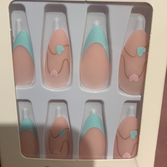 Baby blue w/ Gold Accent press ons - Picture 3 of 3